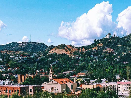 Hollywood Sign and Griffith Observatory viewed from Barnsdall Art Park | Instagram by @ashleyllee.ig