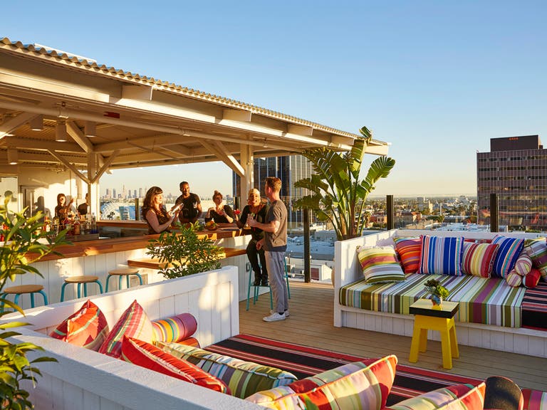 Rooftop-Daybeds-Bar---MAMA-LA