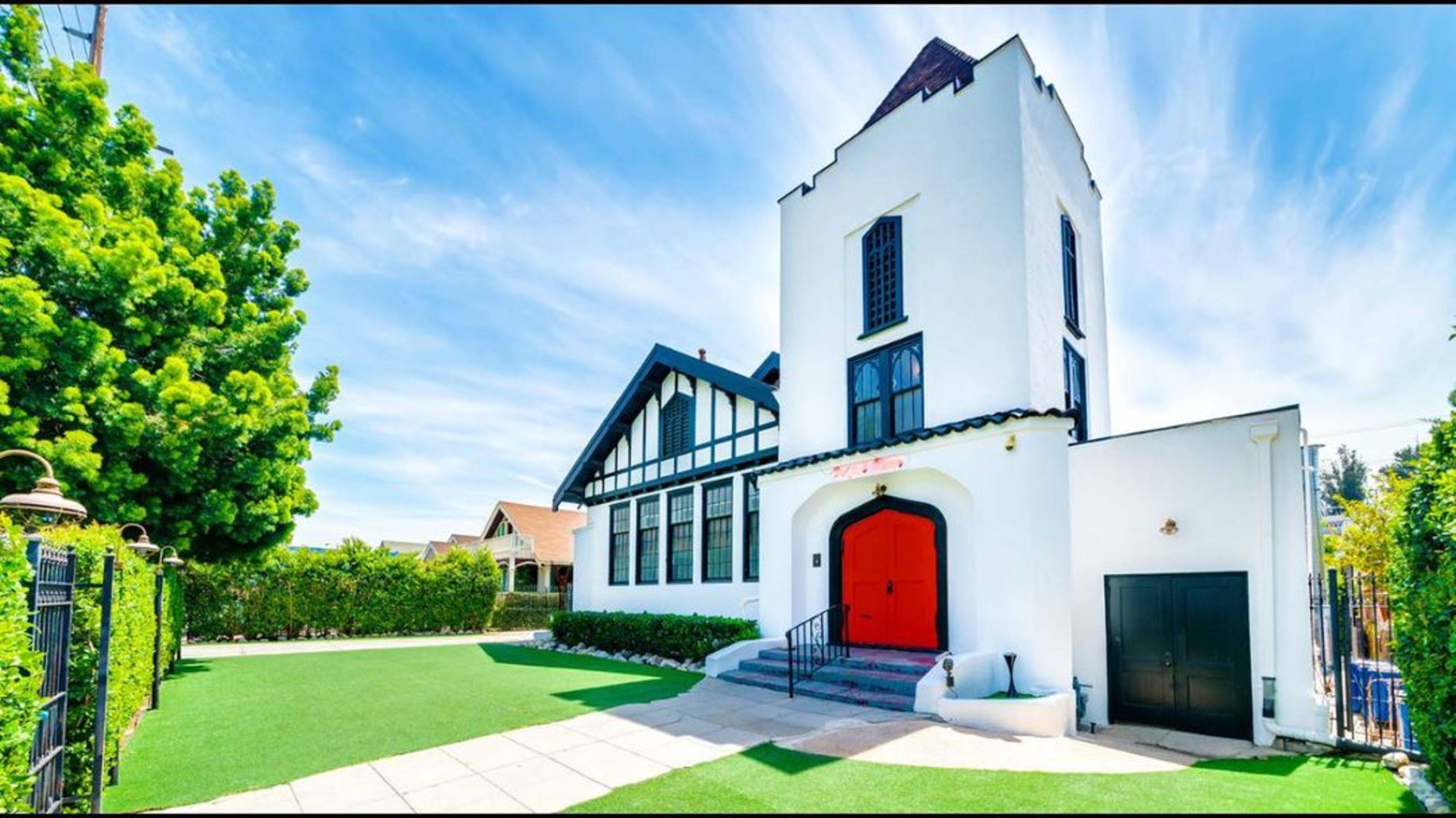 The York Manor Discover Los Angeles