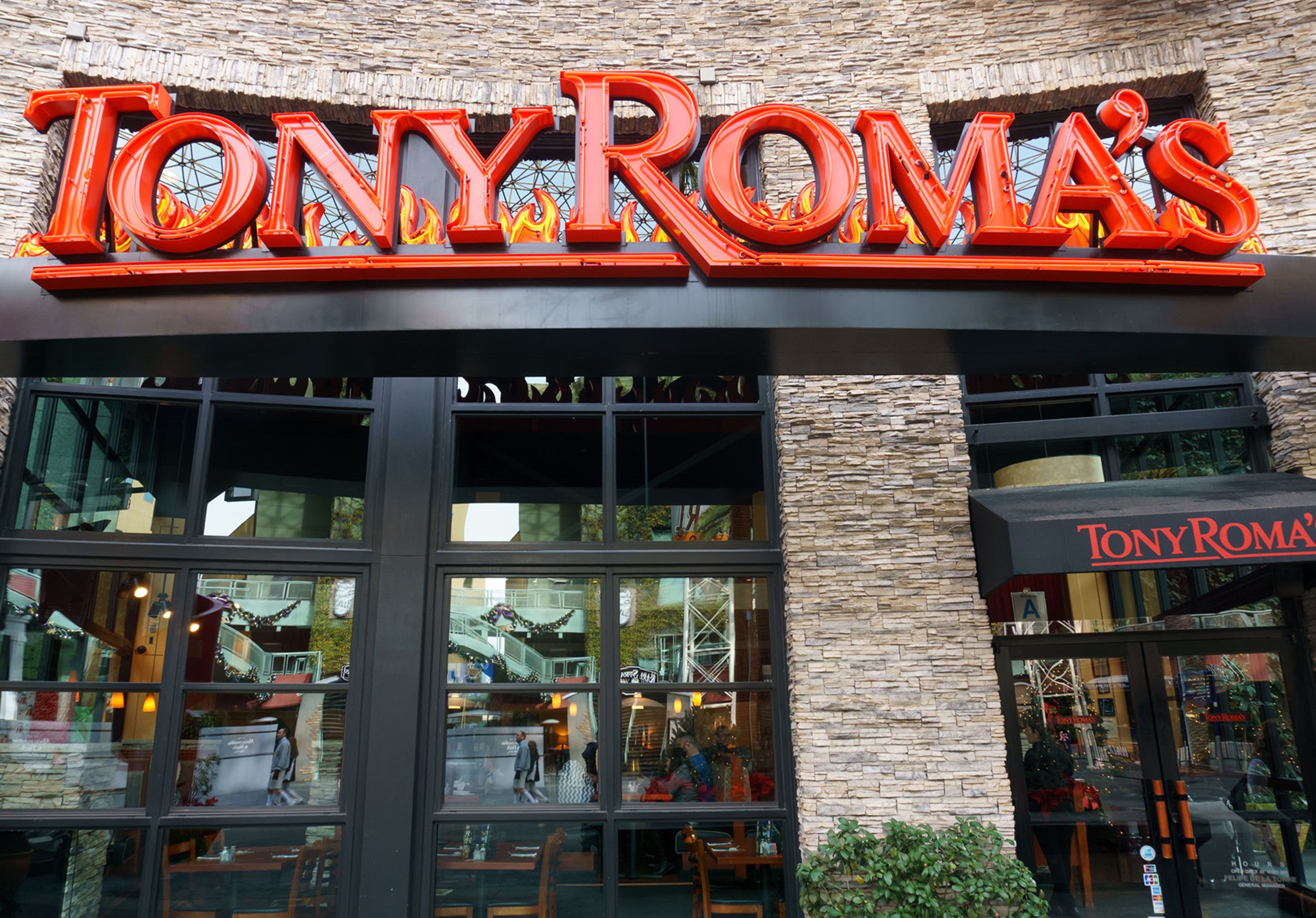 Tony Roma's | Discover Los Angeles