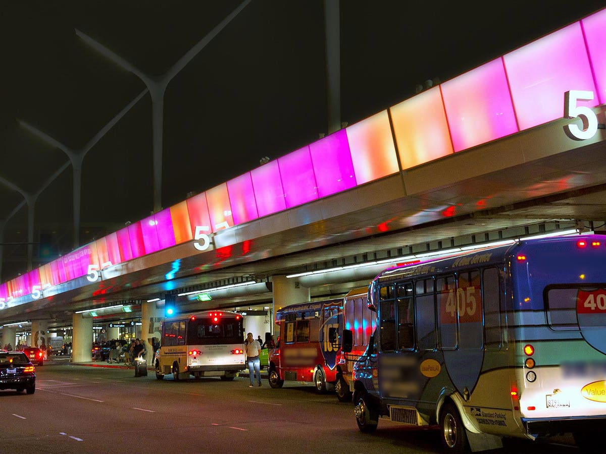 FlyAway drop off at Terminal 5 | Photo: LAX