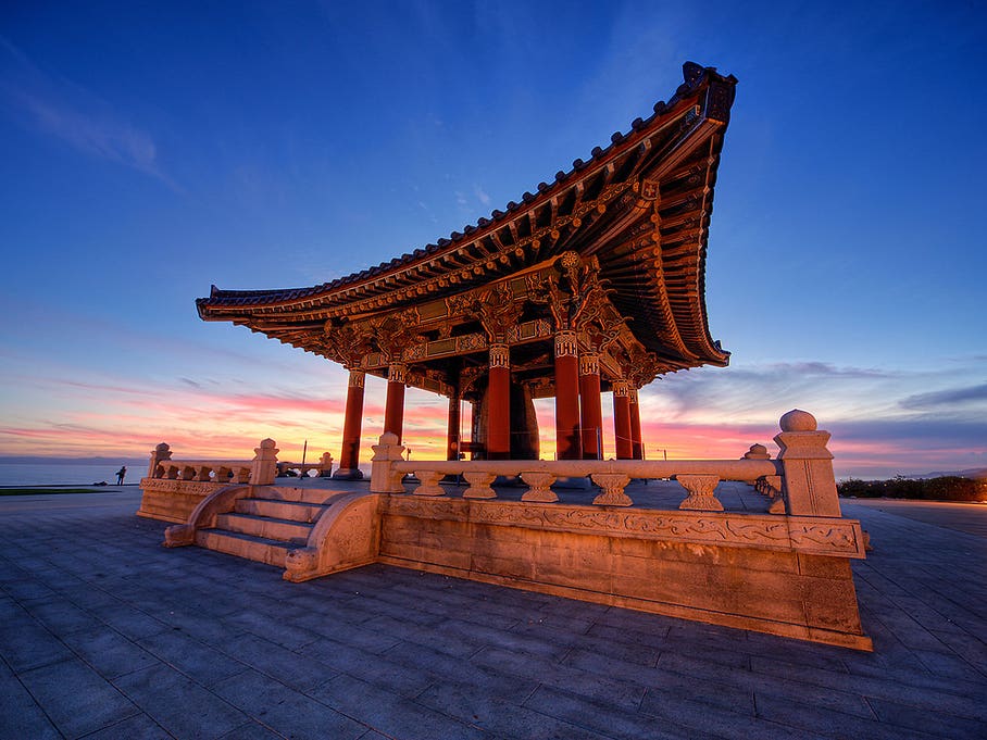 Korean Bell of Friendship | Photo courtesy of Shawn S. Park Flickr