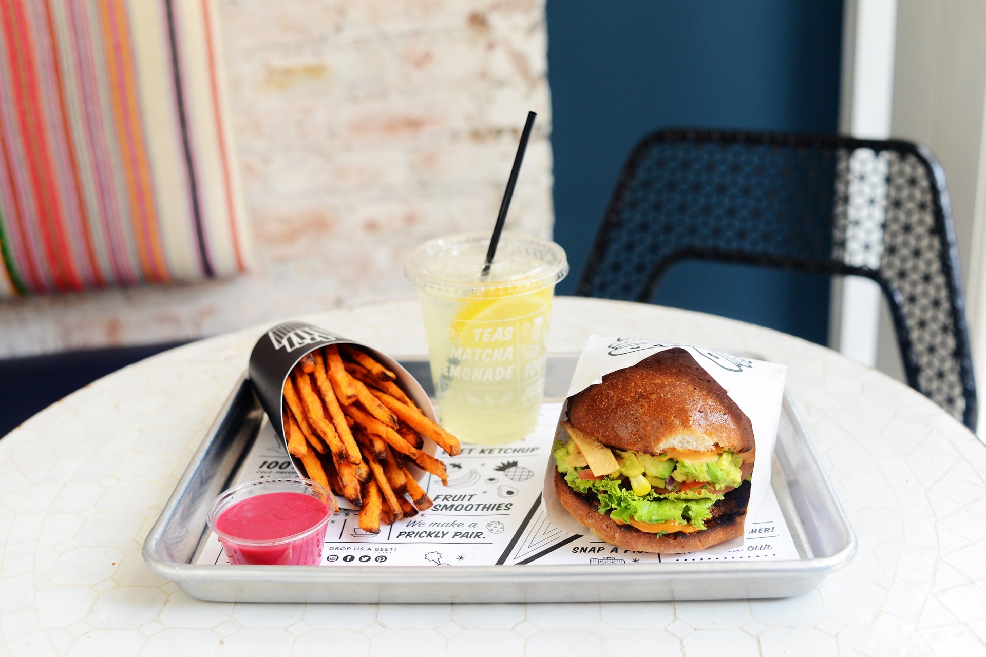 Vegan burger, By CHLOE. | Photo: By CHLOE.