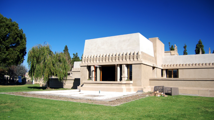 Hollyhock House at Barnsdall Art Park | Photo courtesy of Omar Omar, Flickr