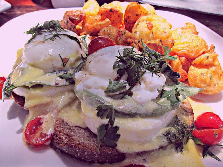 Club Benedict at Lakeside Restaurant & Lounge | Photo by Karen Young
