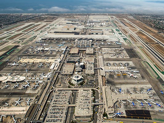 Vista Aerea de LAX hacia el oeste