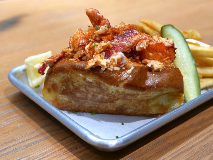 Lobster roll at Slapfish LAX Terminal 2 | Photo by Joshua Lurie