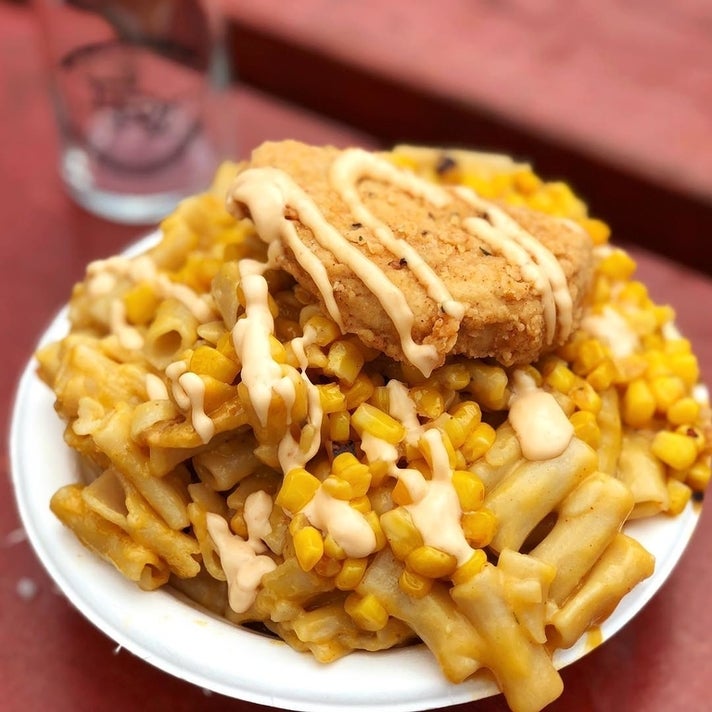 Fried chickun with gluten-free mac & cheese
