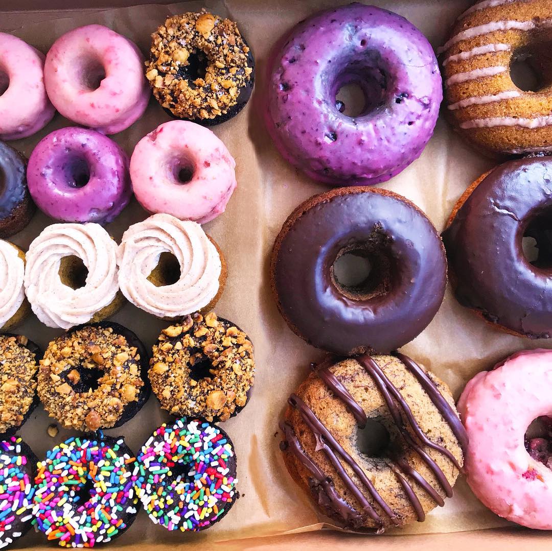 Full size and mini fōnuts