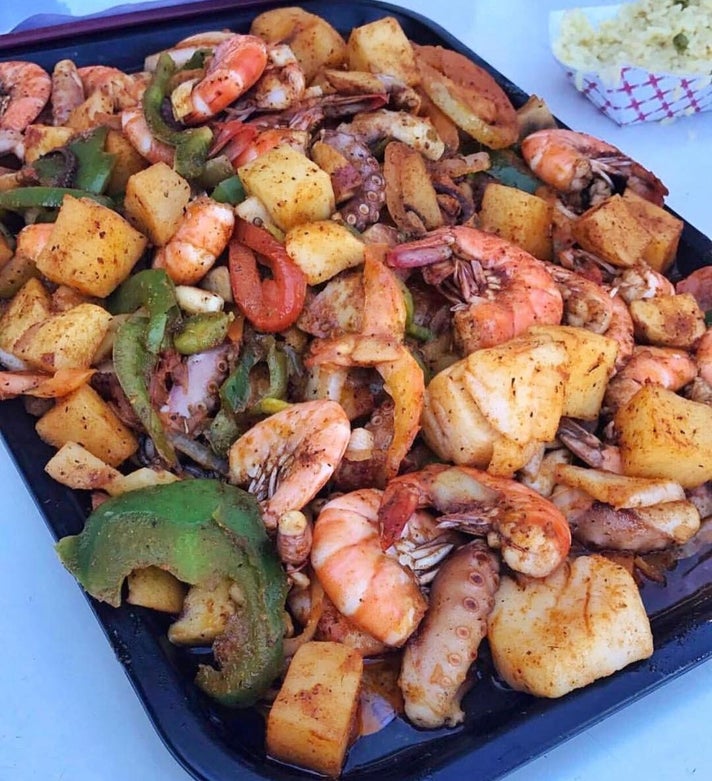 The World Famous Shrimp Tray at San Pedro Fish Market | Instagram by @sanpedrofish