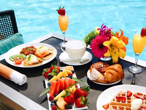 Poolside brunch at CIRCA 55 in The Beverly Hilton