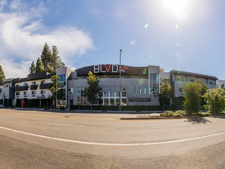 BLVD Hotel & Spa Studio City exterior day