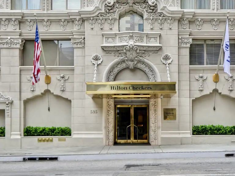 Hilton Checkers Los Angeles front entrance