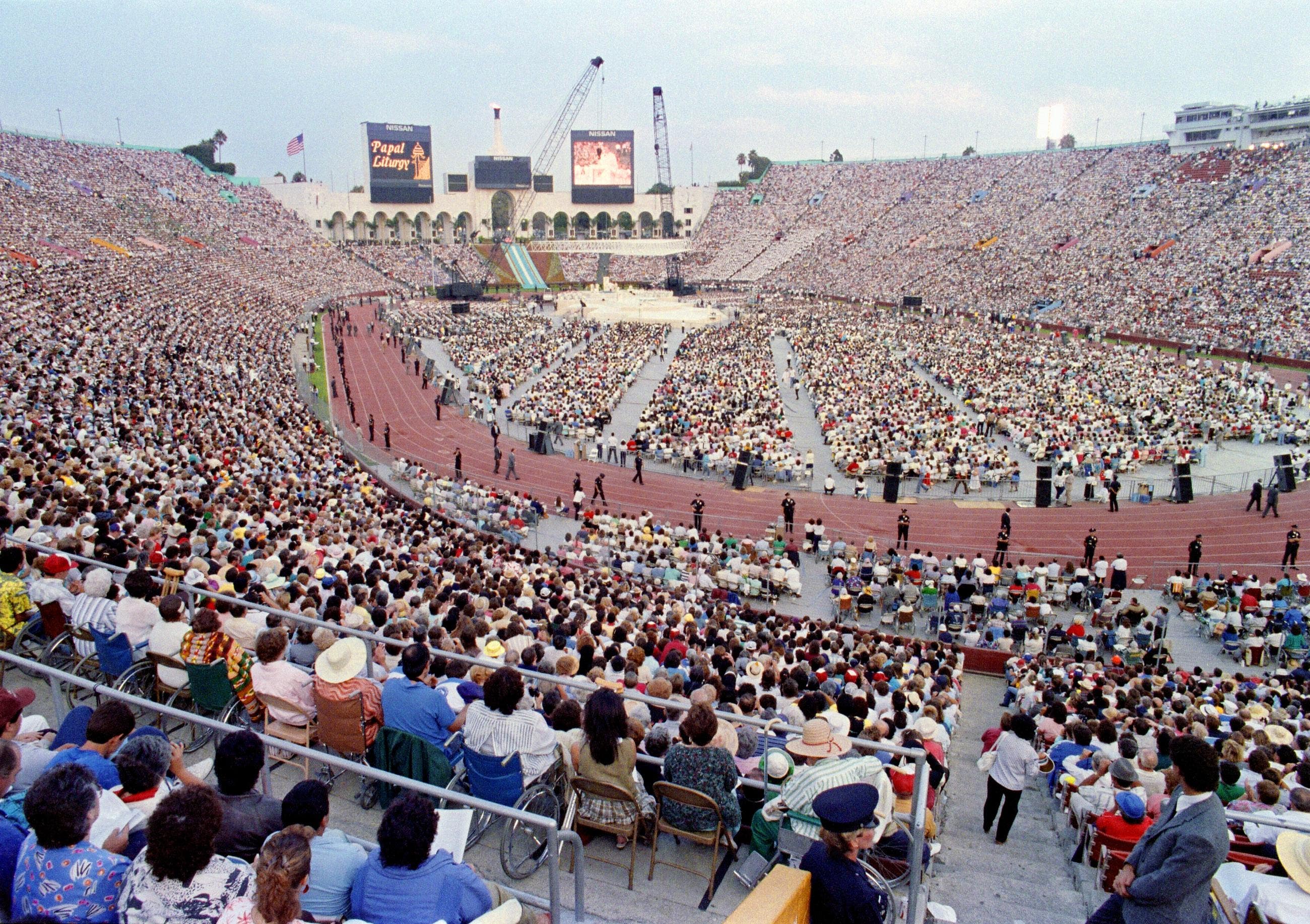 Pope John Paul II celebrates Mass at Los Angeles Memorial Coliseum in 1987