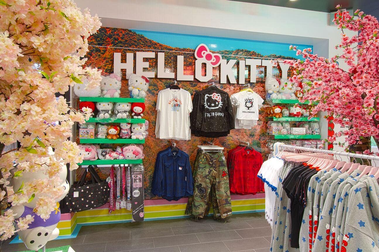 Say Hi To Hello Kitty S Los Angeles Discover Los Angeles
