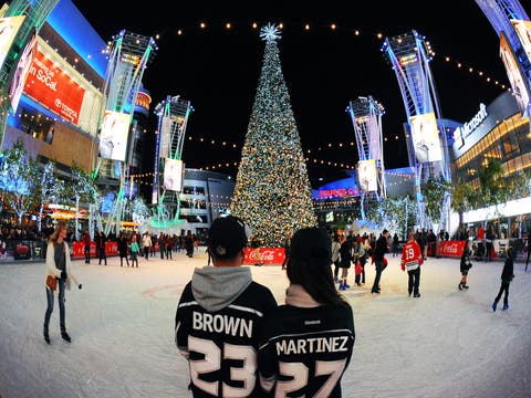 South Coast Plaza celebrates the season with annual tree lighting - Los  Angeles Times