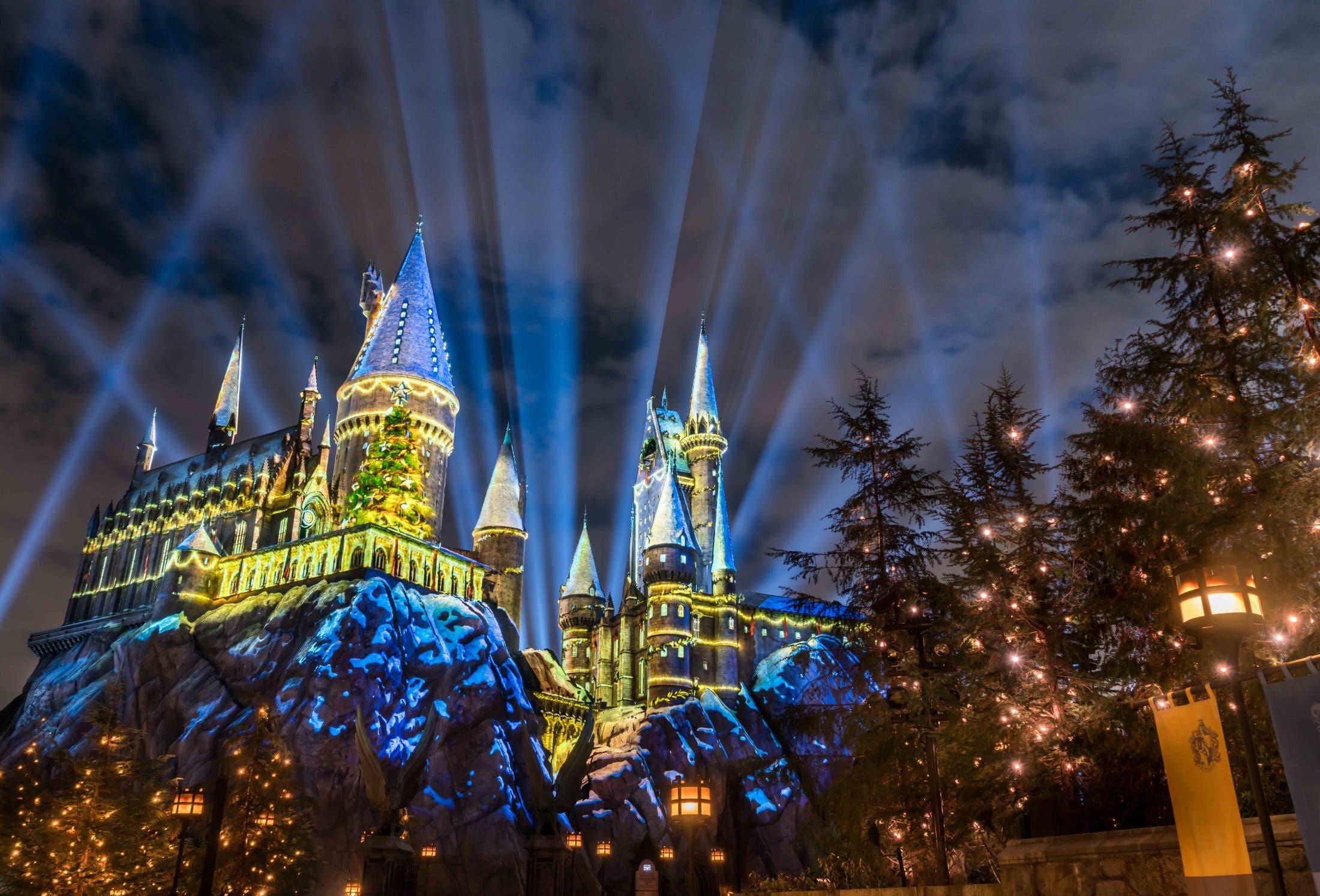 Universal Studios Hollywood The Magic of Christmas at Hogwarts Castle