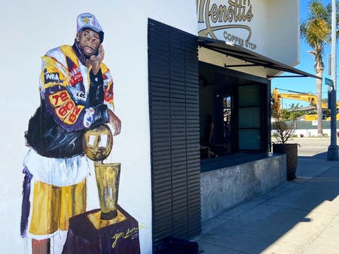 Kobe Bryant mural by Gena Milanesi at Menotti's Coffee Stop in Culver City