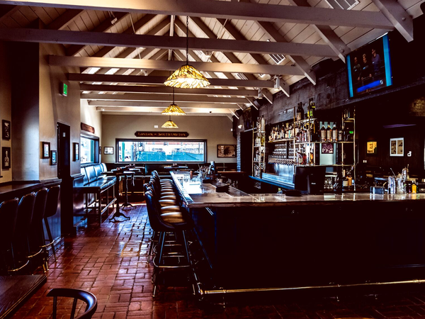 The bar at Brennan's in Marina del Rey