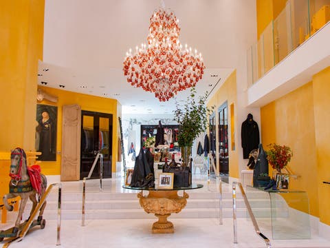 Shopping itineraries in Louis Vuitton Beverly Center in October