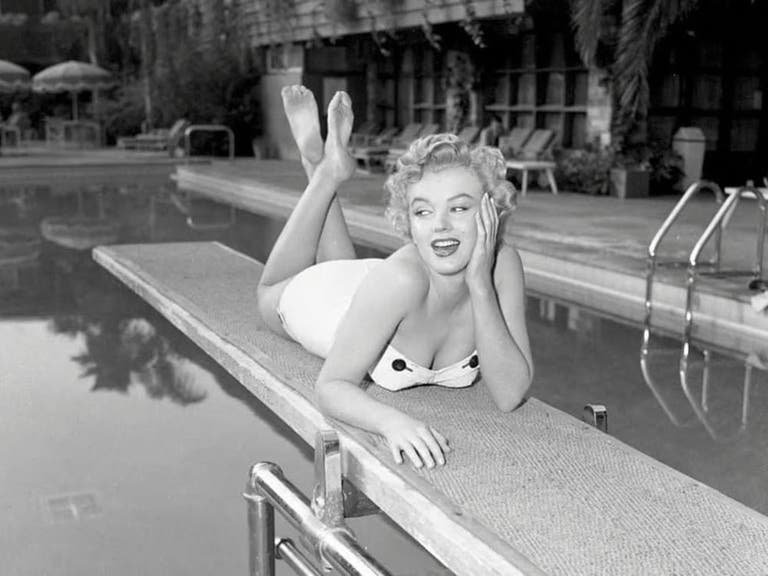 Marilyn Monroe poses on the diving board at the Hollywood Roosevelt