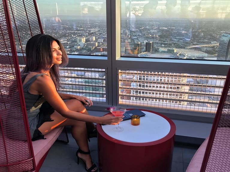 Drink with a view at Spire 73 | Instagram by @jadore_janaye