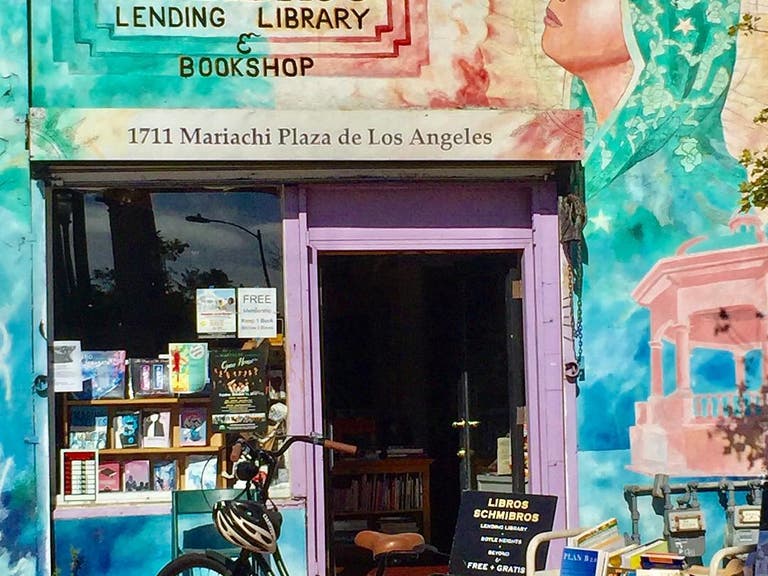 Libros Schmibros Lending Library | Instagram by @blarfengar_b