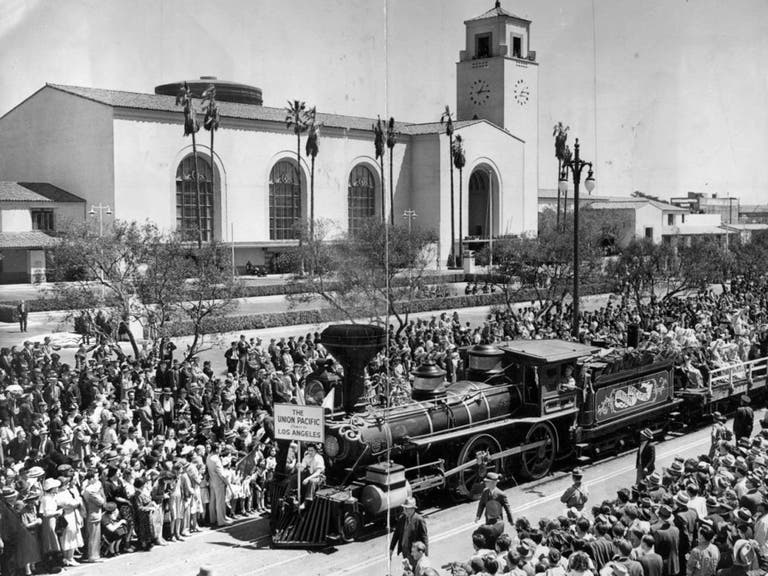 Crowds celebrate the grand opening of Union Station in May 1939