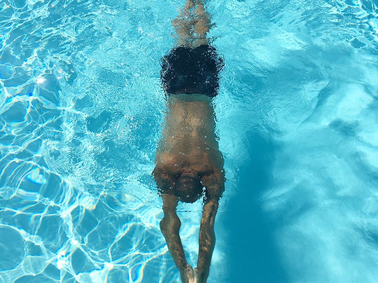 Griffith Park Pool | Instagram by @lorrraahhh