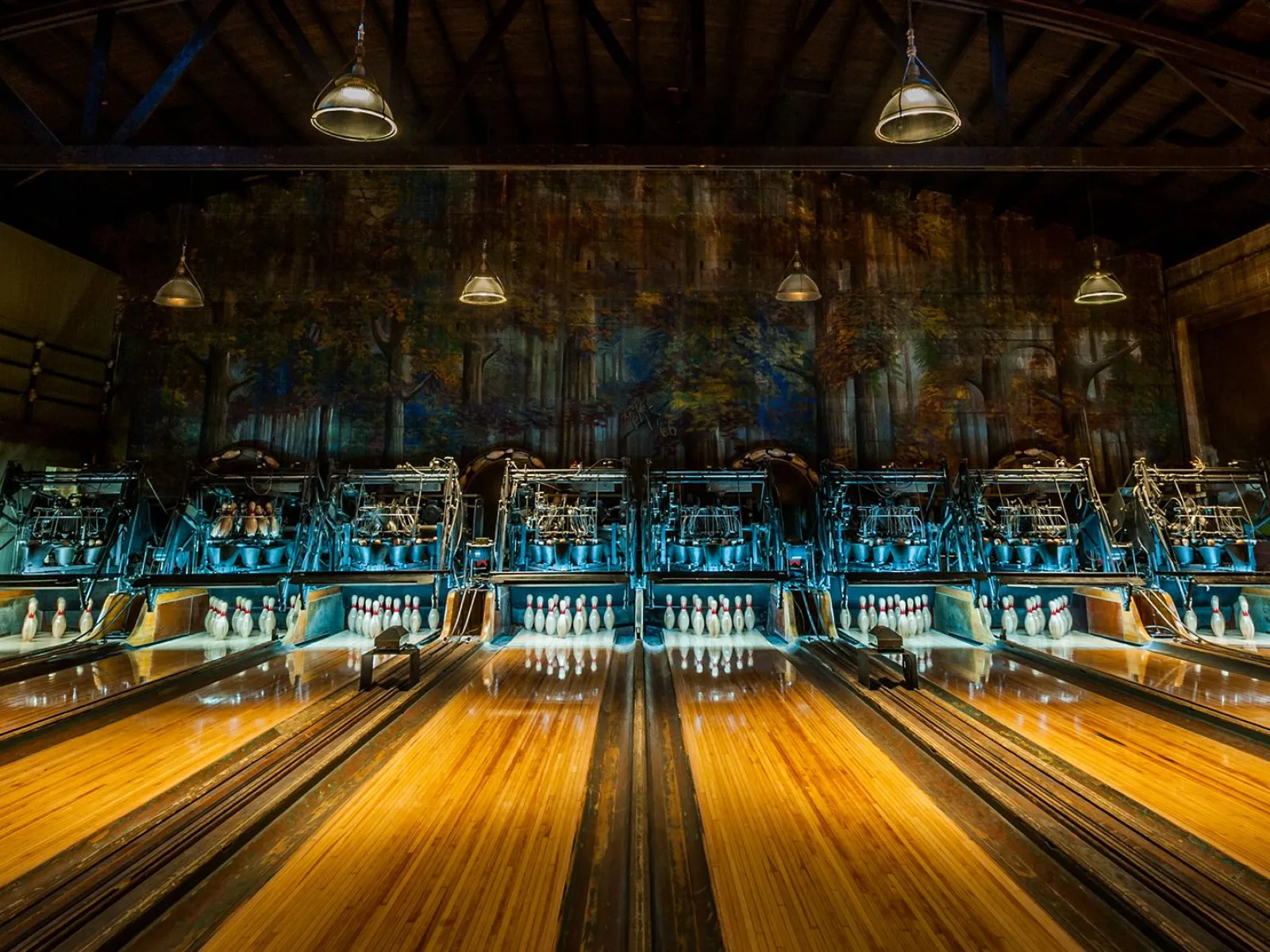 Classic Sports Bar and Lounge, Classic Bowling Center