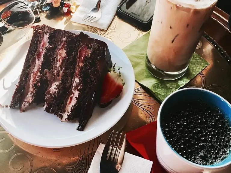 Chocolate strawberry cake at Loft Cafe | Instagram by @gina.y.kang