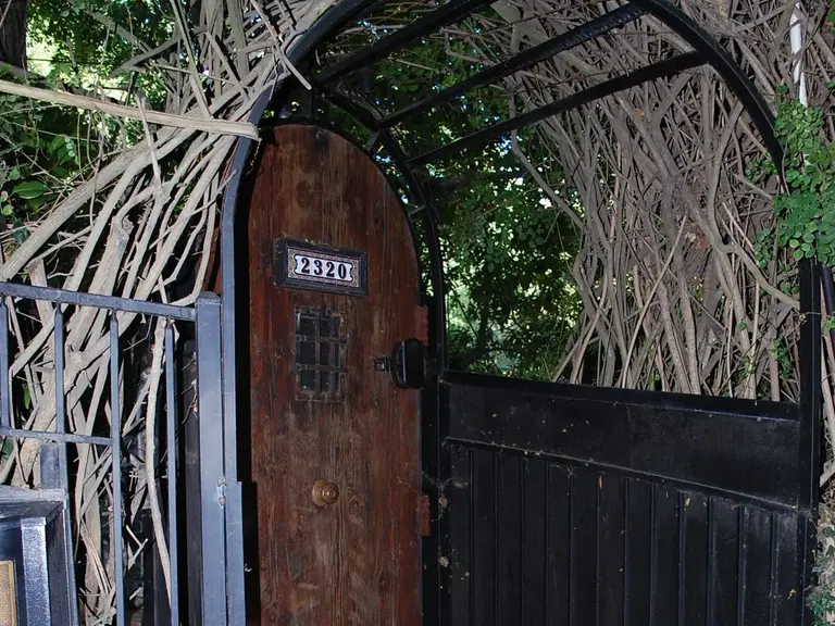 Front door of Boris Karloff's house | Photo: Dearly Departed Tours
