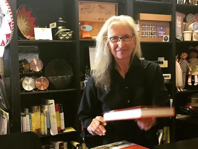 Annie Leibovitz signs "Annie Leibovitz at Work" at Book Soup