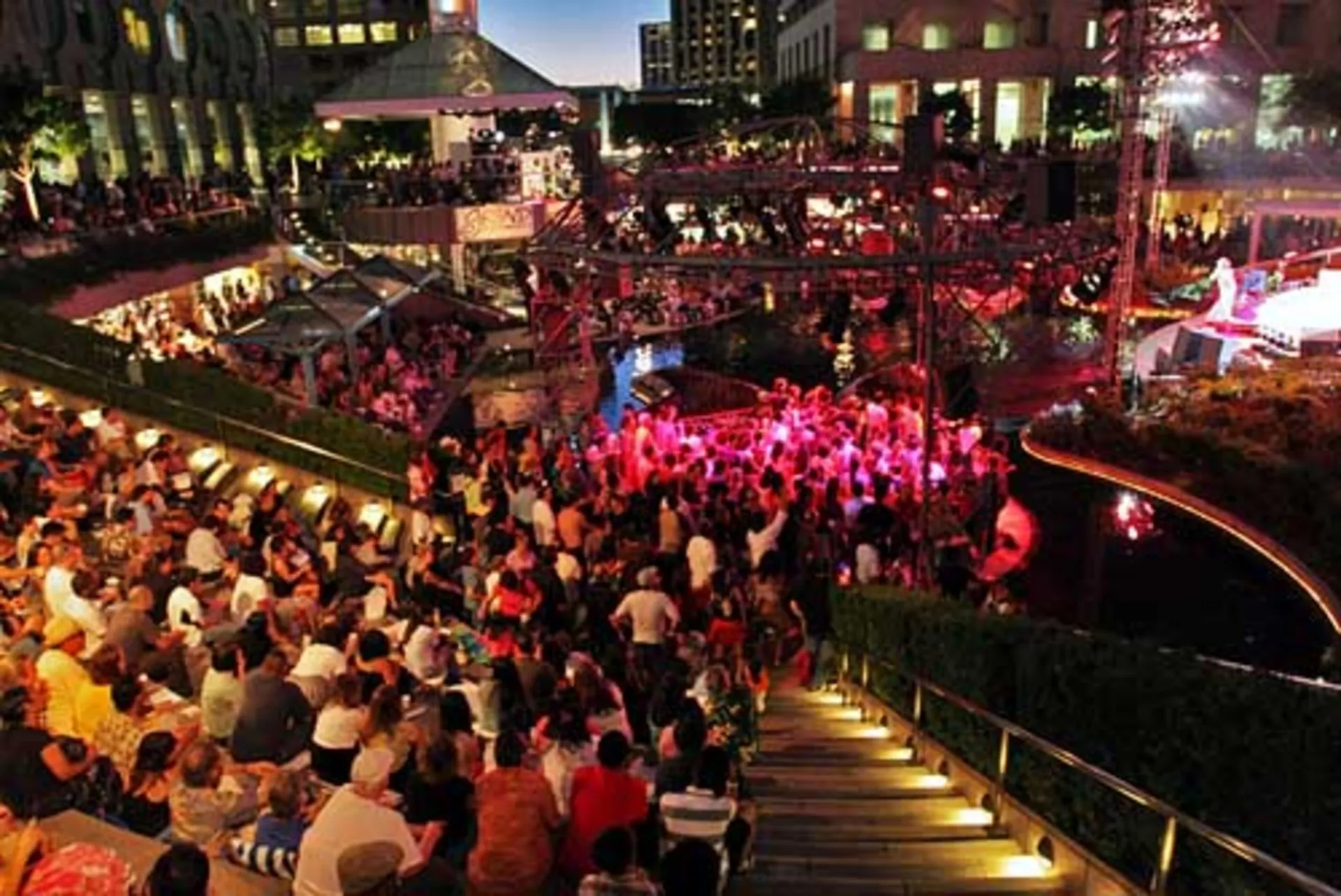 Grand Performances at California Plaza