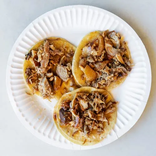 Tacos Los Guichos Carnitas taco
