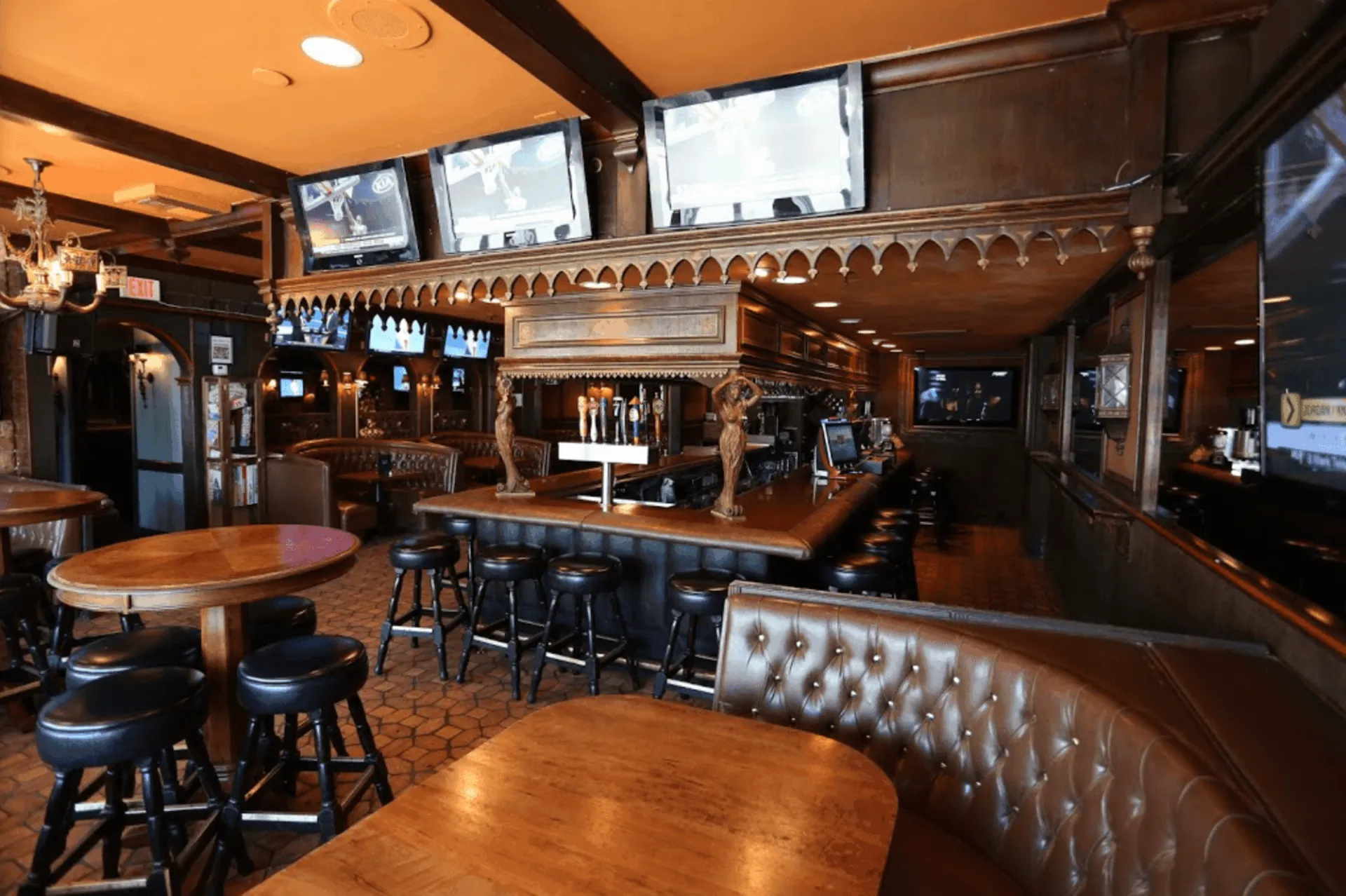 The bar at Busby's West in Santa Monica