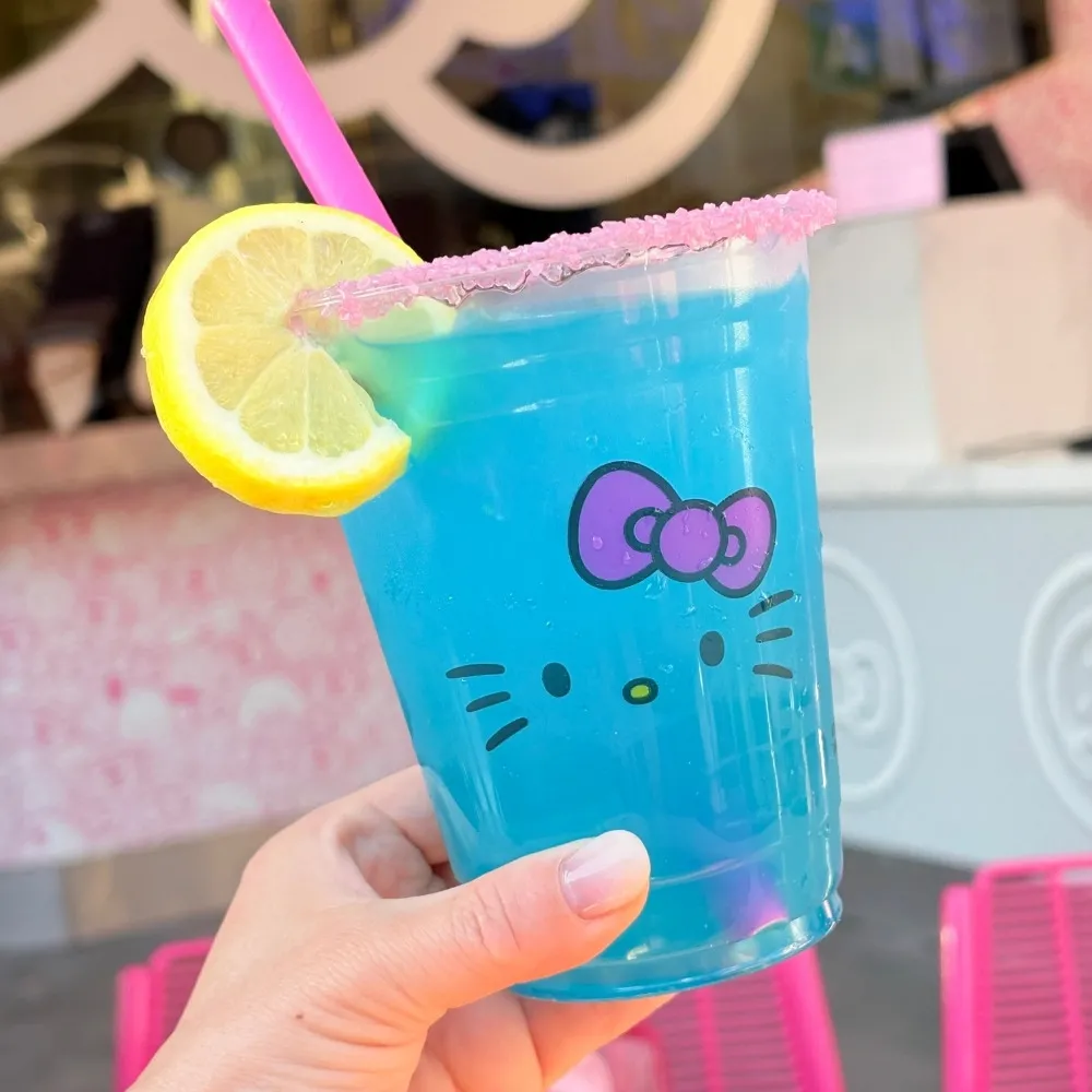 Hello Kitty Cafe at USH Citywalk