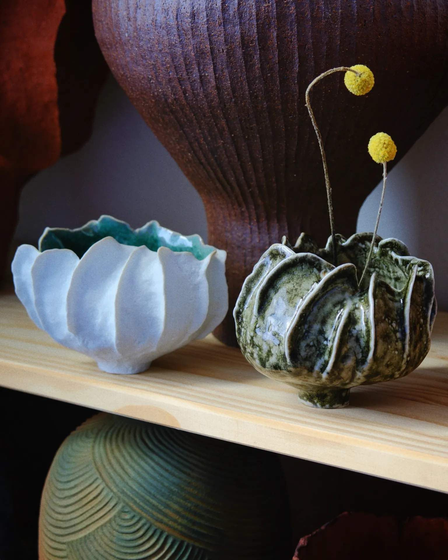 A photo of two ceramic vases.