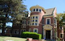 Rosenheim Mansion aka the American Horror Story House | Photo: Dearly Departed Tours